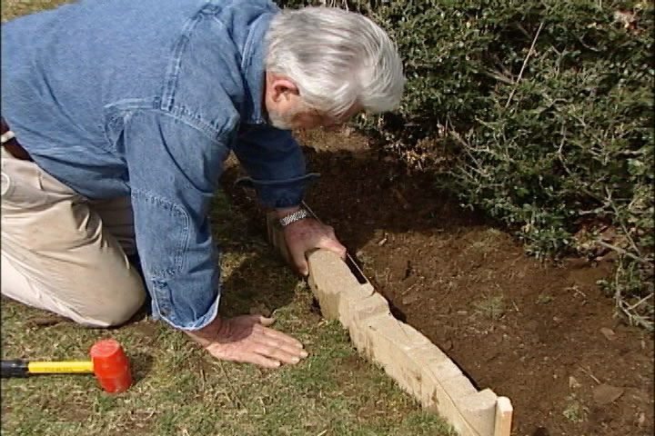 Easy Steps To Lay Edging Blocks In Your, How To Lay Garden Edging Blocks