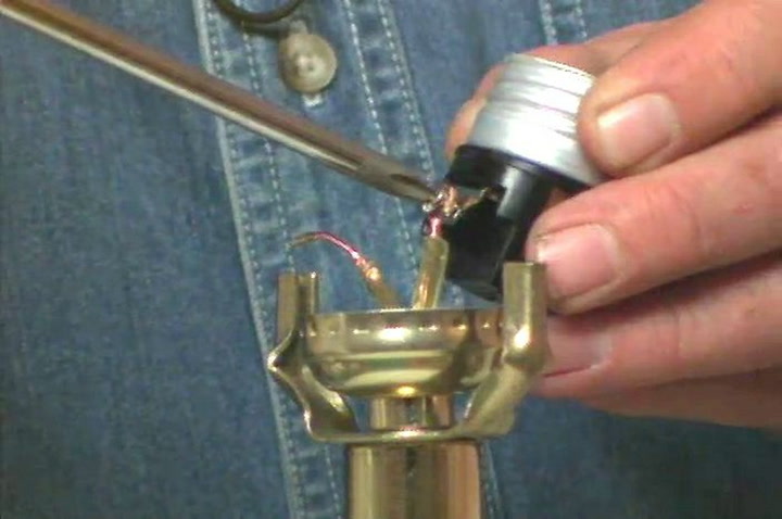 How To Install A Three Way Lamp Socket, How To Fix A Light Fixture Socket